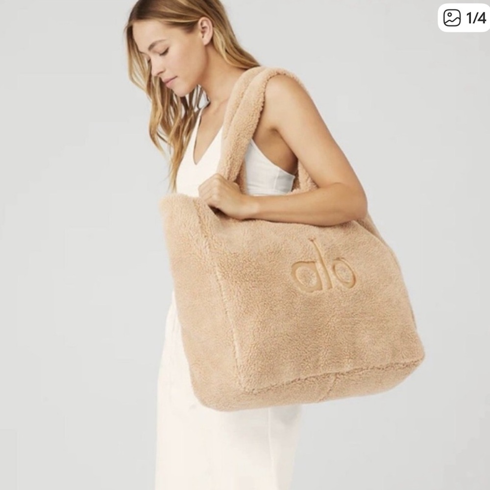 ALO Yoga Teddy Sherpa Tote Bag in Beige